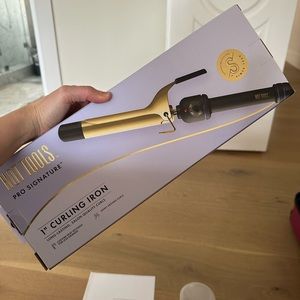 Hot Tools 1 inch curling Iron (NEW)